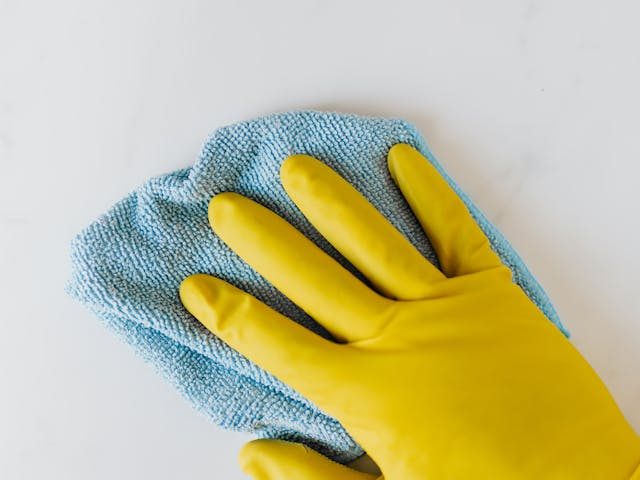 Een klein kantoor inrichten is makkelijker dan het lijkt, vooral met aandacht voor opbergen, opruimen en verlichting. Zo doe je dat!
